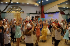 Новогодние утренники в школах и детсадах Вилючинска будут, но без участия родителей