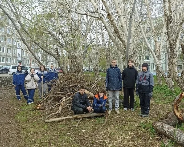 подростки убирают город подростки убирают город